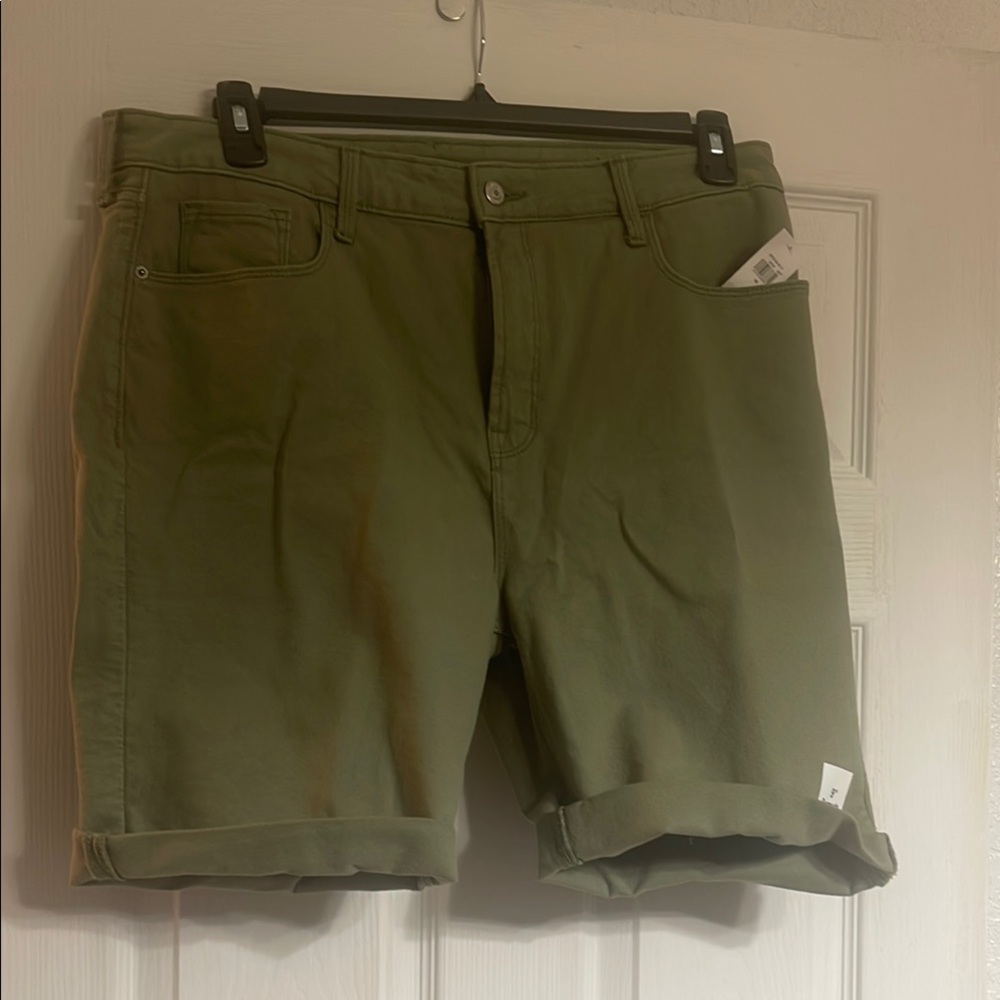 Old Navy Green Bermuda Shorts Casual Style